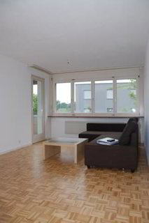 Appartement rénové de 3,5 pièces avec balcon à Cornaux 1/5