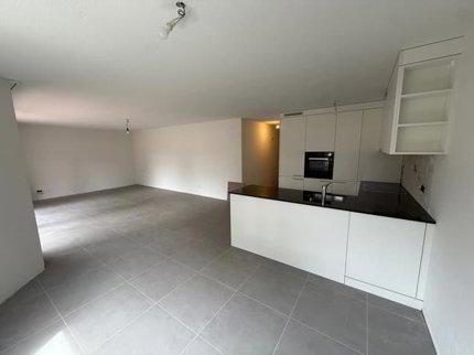 Appartement lumineux de 4.5 pièces avec balcon à Corcelles 1/5