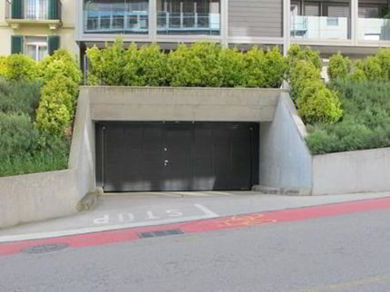 PLACE DE PARKING INTERIEURE (PROXIMITE IMMEDIATE GARE) 1/3