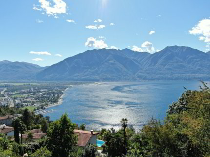 Lussuoso 5.5 locali: modernità ed eccellenza con vista lago 1/5