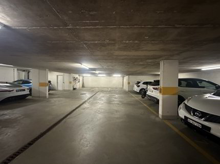 PARKPLATZ IN EINSTELLHALLE 1/1