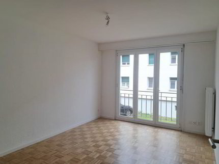 JOLI 2 PIECES RENOVE 1ER ETAGE AVEC ASCENSEUR 1/5