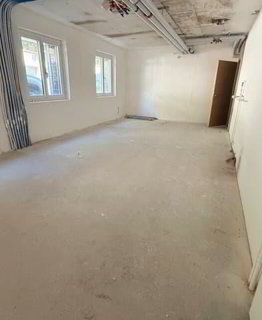 Surface commerciale de 37 m2 au centre-ville 1/3