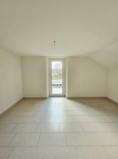 Charmant appartement de 3 pièces au centre de Fleurier avec balcon 1/5
