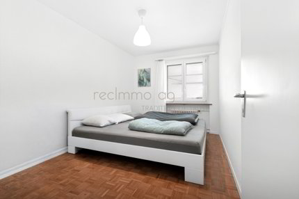 Charmante 4.5-Zimmer-Wohnung mit grosser Terrasse, Gartenanteil und Weitsicht 1/5