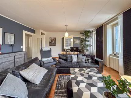 Maison de 2 logements, 1 surface commerciale et 1 garage à Ste-Croix 1/5