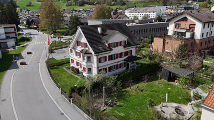 Mehrfamilienhaus 1/3