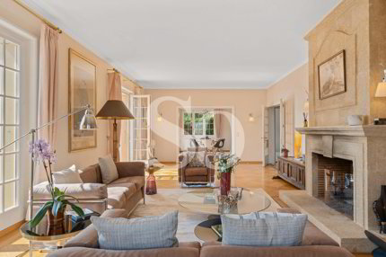 Maison individuelle de 9.5 pièces en vente à Dully - 500 m² 1/5