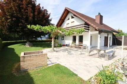 Maison individuelle de 5.5 pièces en vente à Hagneck - 282 m² 1/5