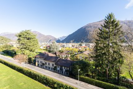 LOSONE - Appartamento moderno in posizione strategica vicino ad Ascona con due terrazze 1/5