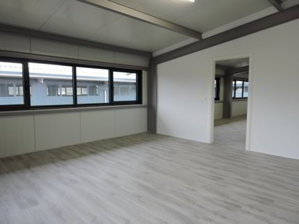 Local commercial de 1 pièce en location à Bouveret - 83 m² 1/3