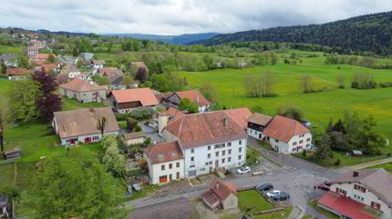 Immeuble de rendement en vente à Les Bayards - 1 069 m² 1/5