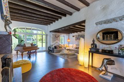 Maison villageoise de 12 pièces en vente à Gland - 450 m² 1/5