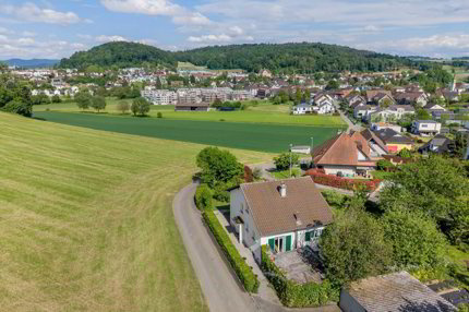 Freistehendes 5.5-Zimmer-Einfamilienhaus mit herrlichem Garten an wunderbar erhöhter Lage 1/5