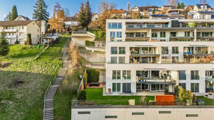 Premium-Gartenwohnung mit riesiger Aussenfläche und Weitsicht 1/5