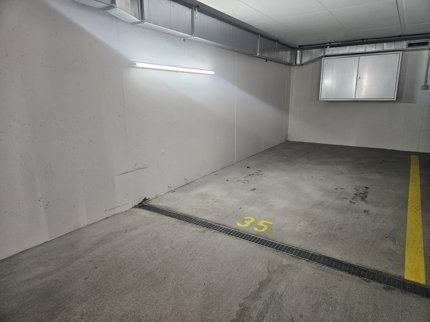 Einstellplätze in Tiefgarage zu vermieten 1/3