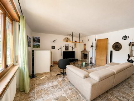 Stabile residenziale-commerciale con grande potenziale di sviluppo 1/5