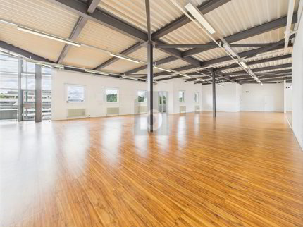GROSSER HELLER SHOWROOM AN ZENTRALER LAGE 1/5