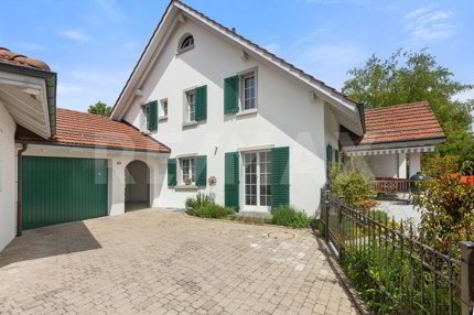 Charmantes Landhaus mit stilvollem Ausbau in ruhiger Wohnlage 1/5