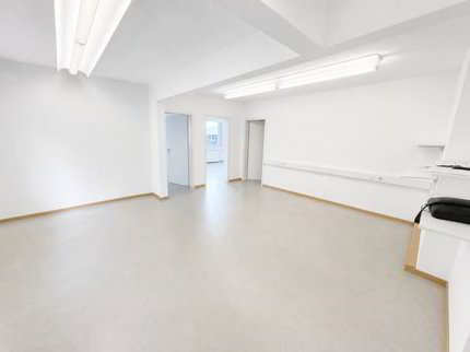 Bureau / Commerce ou autre à louer à Orvin proche de Bienne et... 1/5