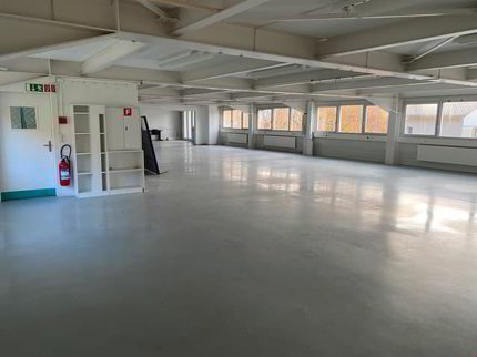 Local commercial / industriel à louer à Orvin - 320 m² 1/5