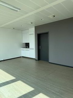 Surface de bureaux de 92 m² offrant un cadre de travail fonctionnel... 1/3