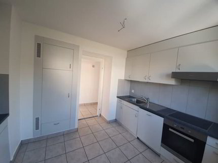 Appartement 3 pièces lumineux avec balcon à Tavannes 1/5