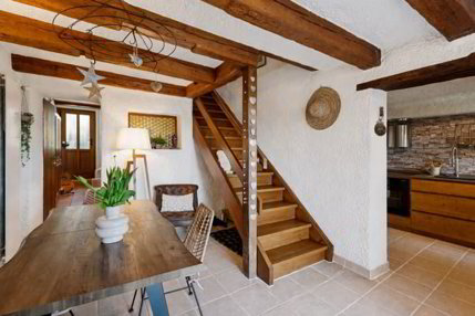 Maison villageoise de caractère située face au lac de Neuchâtel ! 1/5