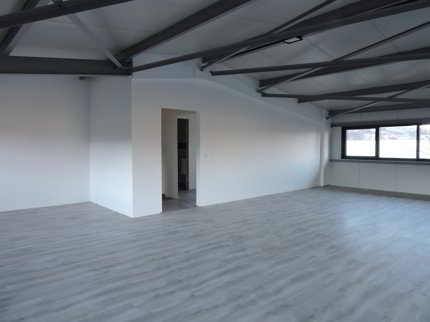Bureau de 1 pièce en location à Bouveret - 180 m² 1/3
