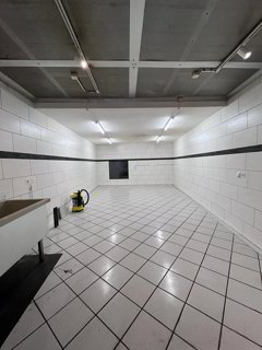 Centre commercial en location à Thun - 100 m² 1/5