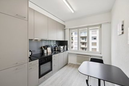 Möblierte 4-Zimmer-Wohnung mit Service im Zentrum Biel/Bienne 1/5