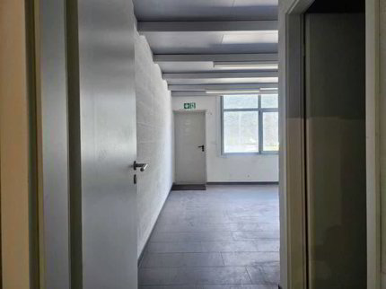 Halle in idealer Lage mit separatem Büro 1/5