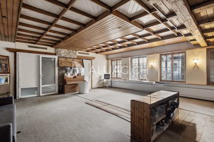 HAUS MIT 2 LOFTS ZUR RENOVATION 1/5