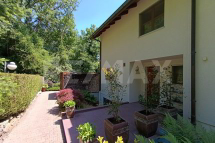 Familienfreundliches Haus mit Gartenidylle und Ausbaupotenzial 1/5
