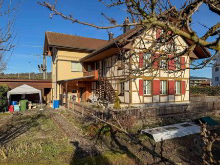 Zweifamilienhaus auf grossem Grundstück 1/5