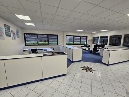 380 m2 divided into 4 commercial premises 1/1