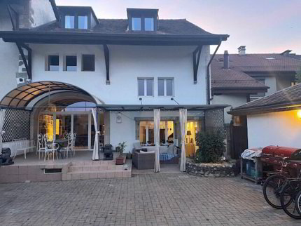 Maison mitoyenne de 12 pièces en vente à Genève - 350 m² 1/5