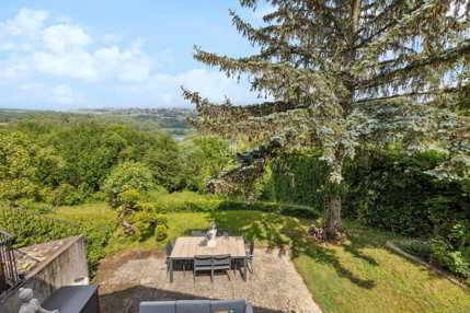AVULLY: Magnifique maison rénovée avec vue 1/5