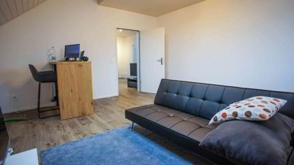 Grosse 5.5-Zimmer-Wohnung in saniertem Bauernhaus 1/5