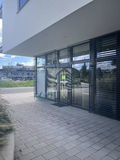 Arcade commerciale de 75 m² avec importante visibilité 1/5