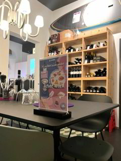 Local commercial de 3 pièces en location à Uster - 74 m² 1/5