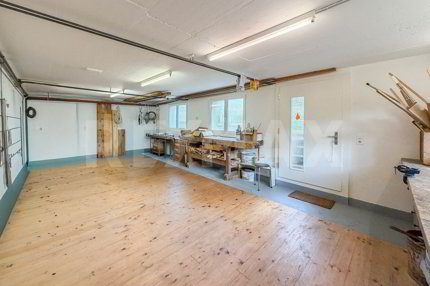 Einfamilienhaus mit Einliegerwohnung und grosser Gartenanlage 1/5