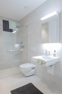 Exklusive 4.5 Zimmer Neubau Gartenwohnung 1/5