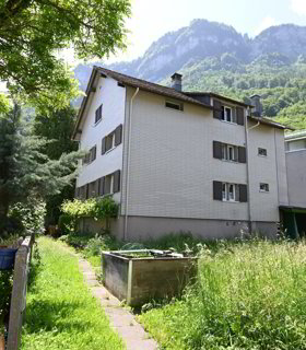 Dreifamilienhaus auf grossem Grundstück 1/3
