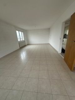 A louer un joli appartement de 4,5 pièces avec un balcon, dans un quartier calme 1/5