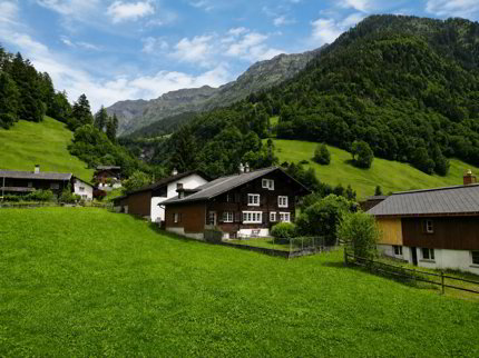 Wohn- oder Ferienhaushälfte mit Garten an ruhiger und sonniger Lage in Matt 1/5