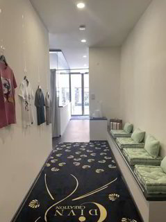 ARCADE COMMERCIALE DE 320 M2 AU COEUR DE NYON 1/5