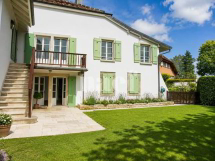 Appartement de 5 pièces au rez-de-chaussée avec terrasse et jardin 1/1