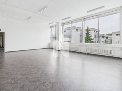 Bureau en location à Reinach BL - 200 m² 1/5