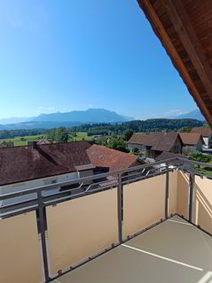 Charmante 2.5-Zimmer-Attikawohnung mit Balkon zu vermieten 1/5